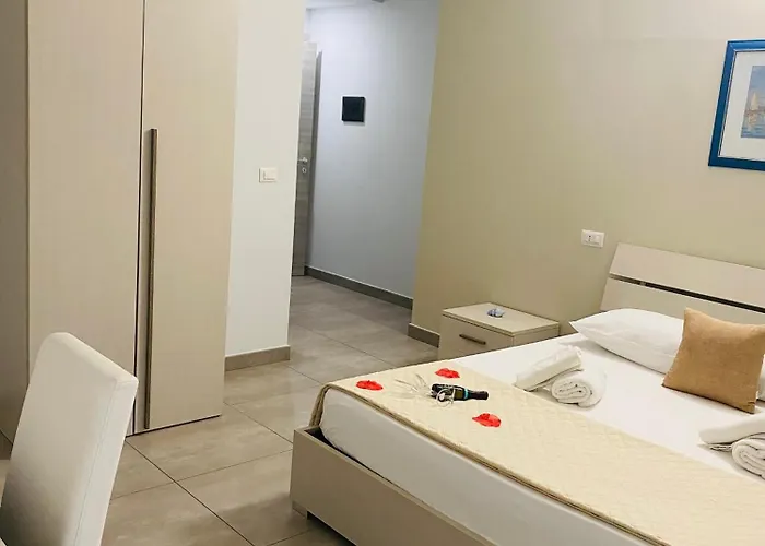 Le Grazie לינה וארוחת בוקר טרופאה